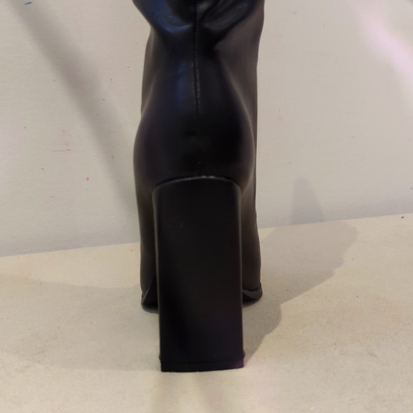 Boots - Picture 5 of 6